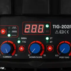Panel sterowania spawarki TIG-202P. Ustawienia do spawania stali czarnej: prąd, nachylenie spadku prądu, gaz po spawaniu.
