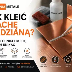 Aplikator z klejem nakłada spoinę na miedziane blachy. W tle butelka odtłuszczacza i materiały do przygotowania powierzchni. Prąd spawania nie jest widoczny, ale klejenie jest alternatywą.