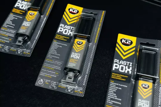 Zestaw kleju K2 Plasti Pox do napraw plastiku. Szybkie i skuteczne rozwiązanie, jak skleić plastik domowym sposobem.