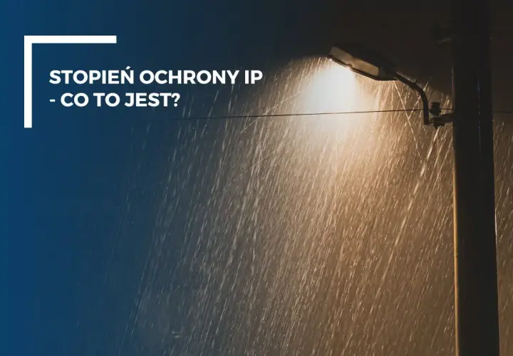 Latarnia uliczna świeci w deszczu. Tekst: "Stopień ochrony IP - co to jest?". IP44 oznacza ochronę przed bryzgami wody.
